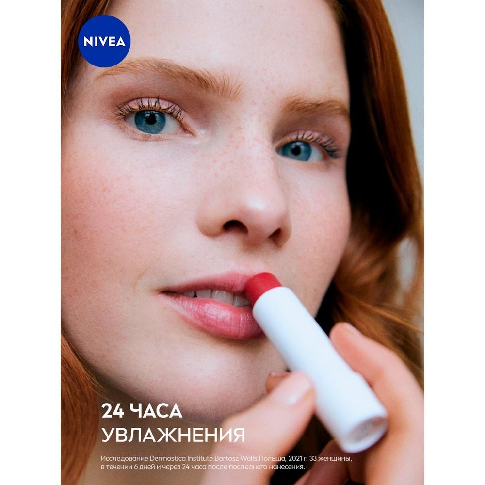 Бальзам для губ NIVEA " Фруктовое сияние. клубника " 4,8г. Фото 9.