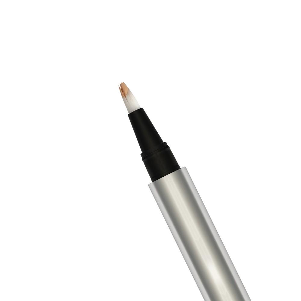 Светоотражающий консилер для лица Make Up Factory Light Reflecting Concealer 3 Luminous Sand 2,5мл. Фото 6.