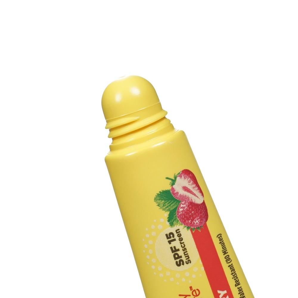 Бальзам для губ Carmex Daily Care Strawberry SPF 15 10мл. Фото 4.